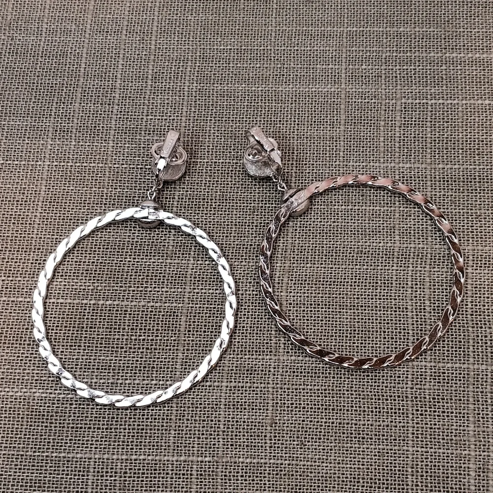 Trifari Silver Tone Flattened Twist Hoop Dangle Clip Earrings Vintage - Picture 3 of 5
